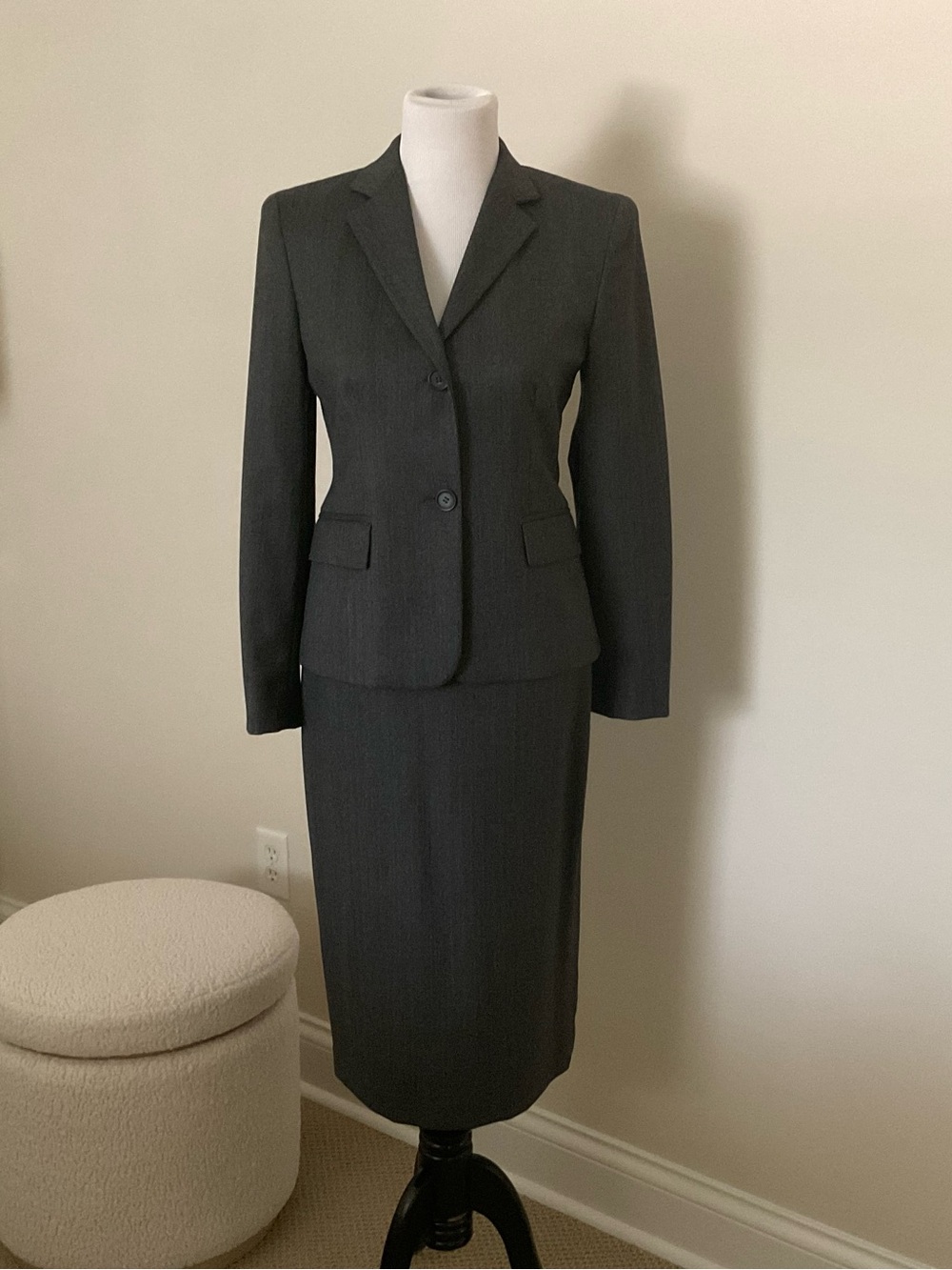 MAX MARA GRAY MIDI SKIRT SUIT SIZE 4 ( IT 38 ) .